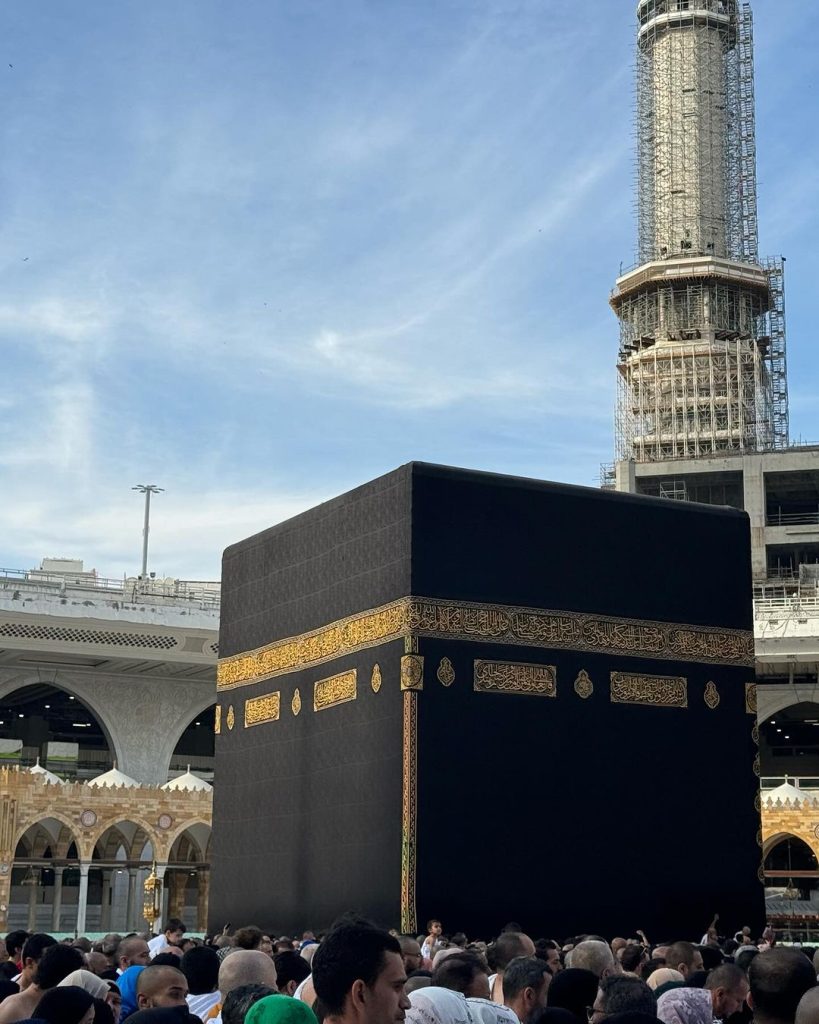 Iqra Kanwal And Areeb Pervaiz Perform Umrah