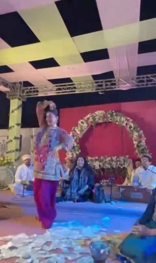 Iffat Omar's Dance In A Wedding Goes Viral