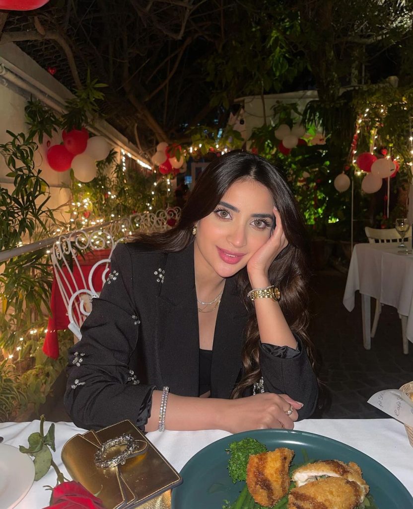 Saboor Aly Shares Gorgeous Pictures From Valentine's Day Dinner