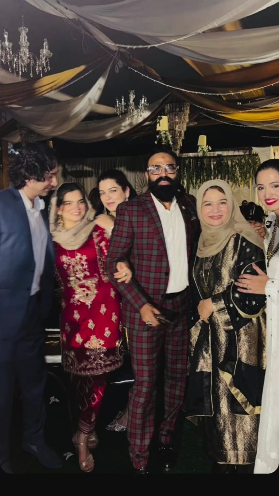 Syeda Aliza Sultan Family Pictures From A Wedding