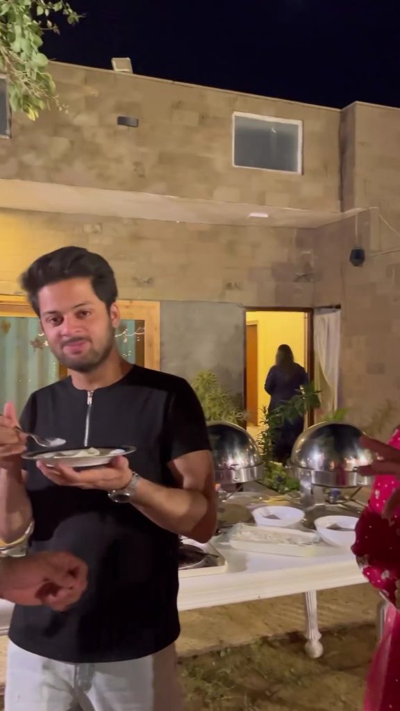 Minal Khan Throws Dinner For Newly Wed Brother And Family