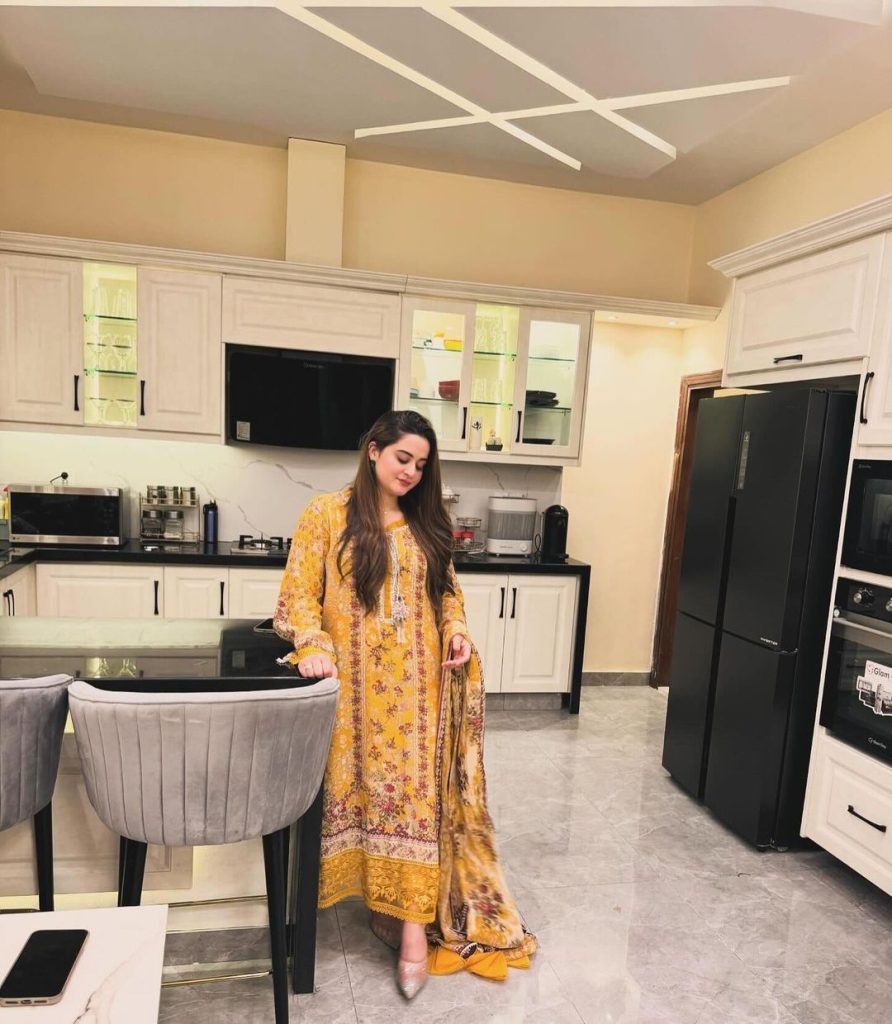 Minal Khan Throws Dinner For Newly Wed Brother And Family