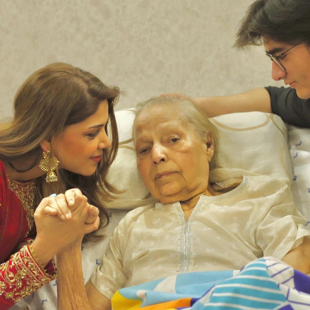 Hadiqa Kiani Remembers Her Late Mother On Her Birthday