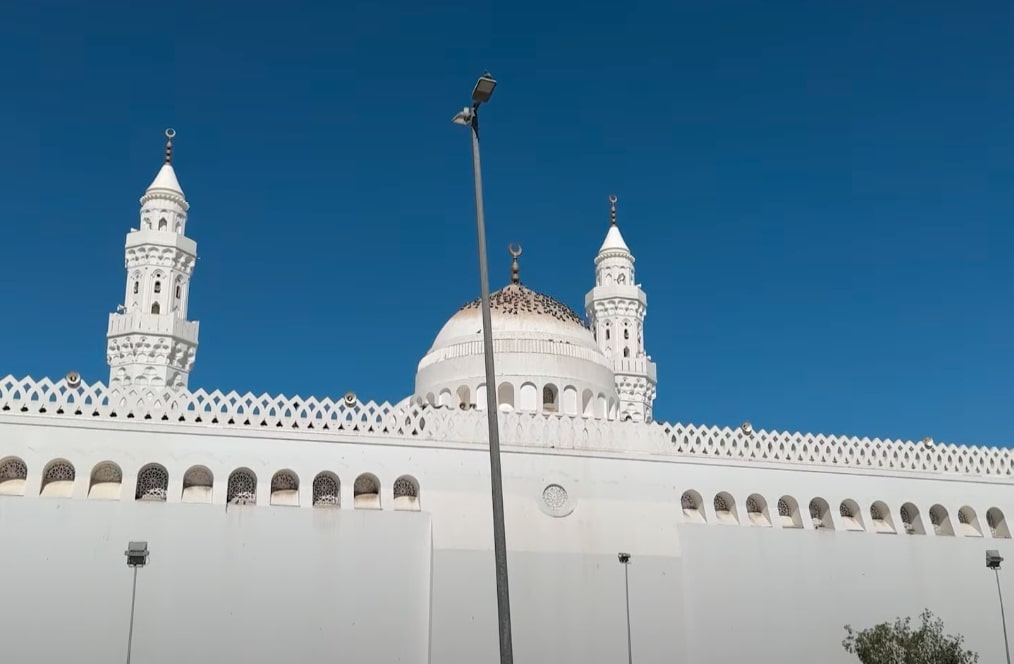 Iqra Kanwal And Areeb Pervaiz In Madinah Munawarrah