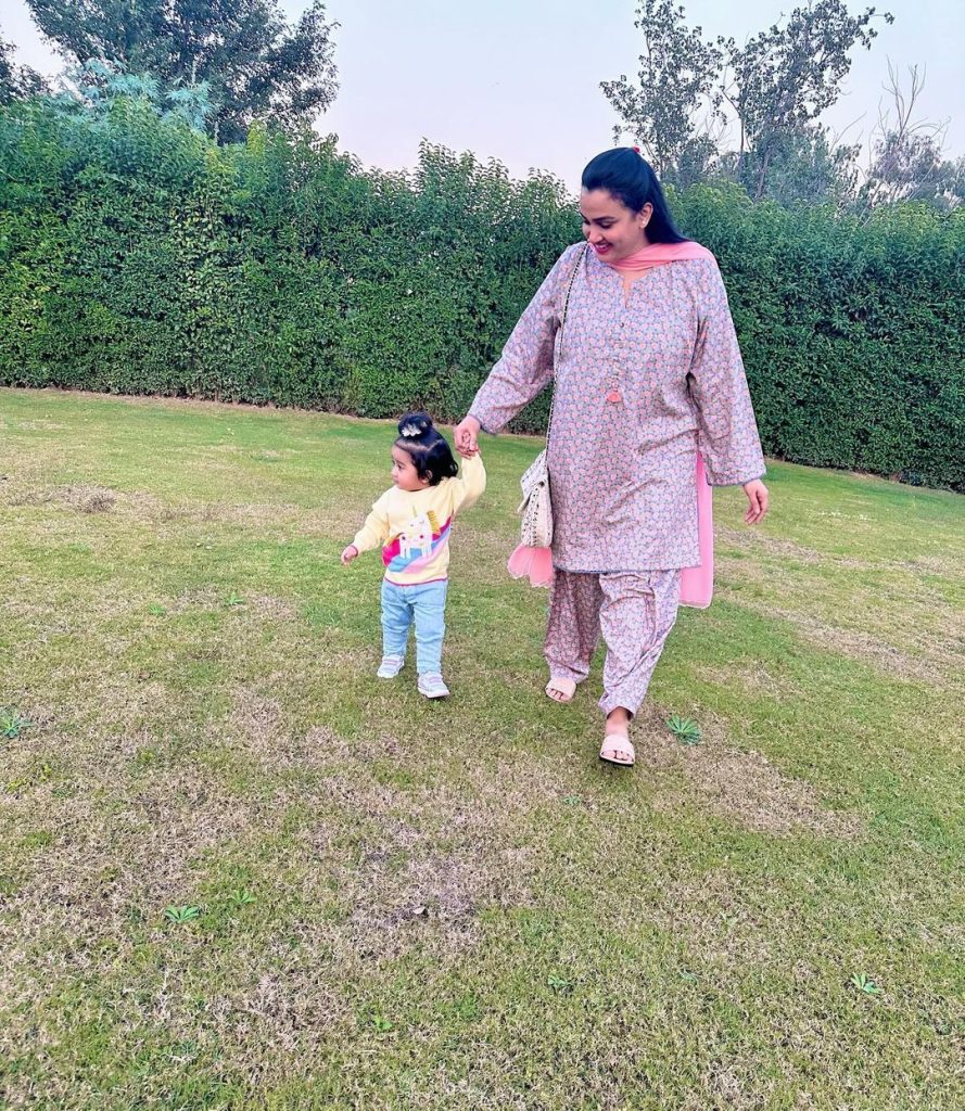 Kiran Tabeir New Adorable Pictures With Little Daughter