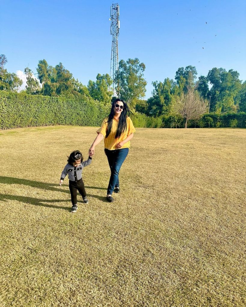 Kiran Tabeir New Adorable Pictures With Little Daughter