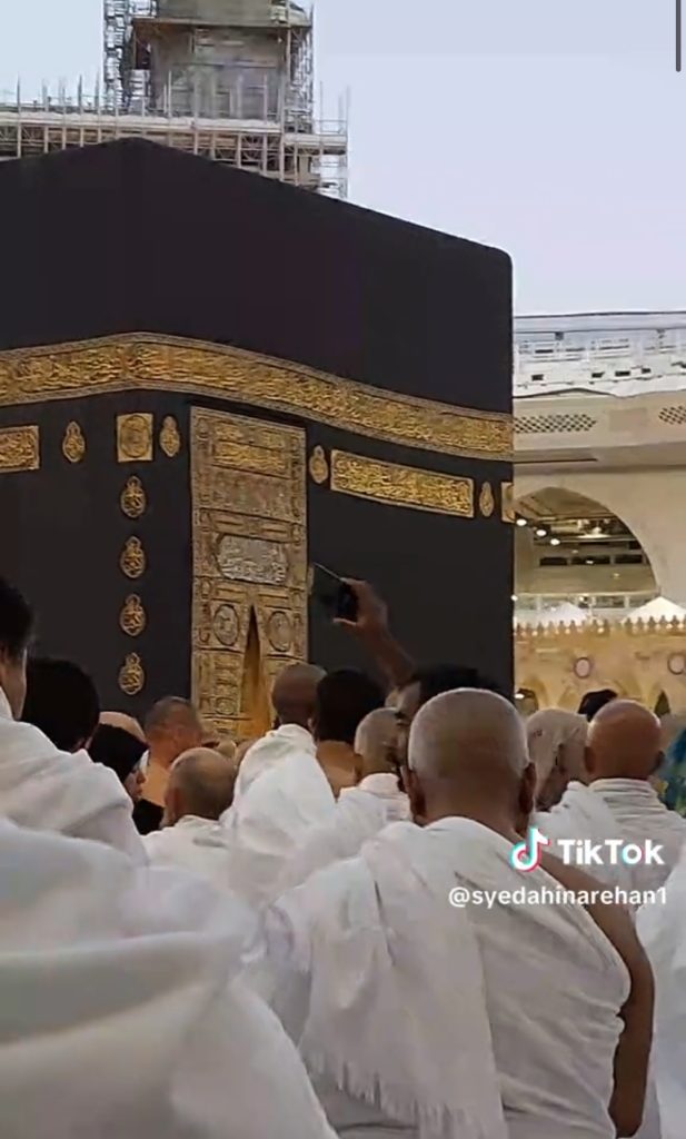 Pilgrim Playing Game in Khana Kaaba - Strong Public Reaction
