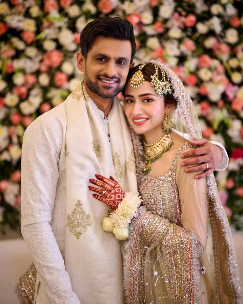Sana Javed And Shoaib Malik First Public Appearance After Marriage