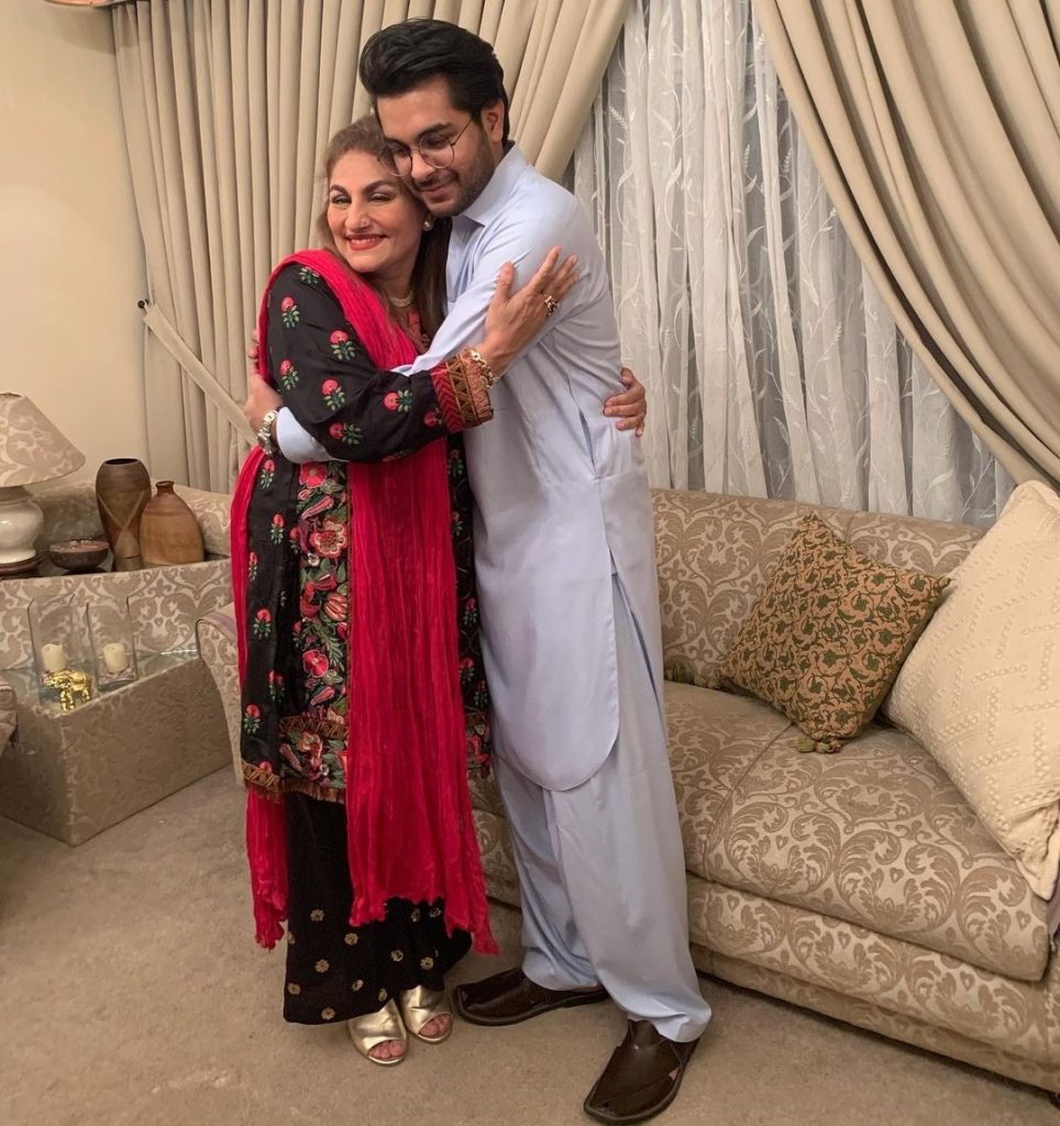 Hania Fans Judge Asim Azhar's Mother For Her Difference in Behaviour With Hania & Merub