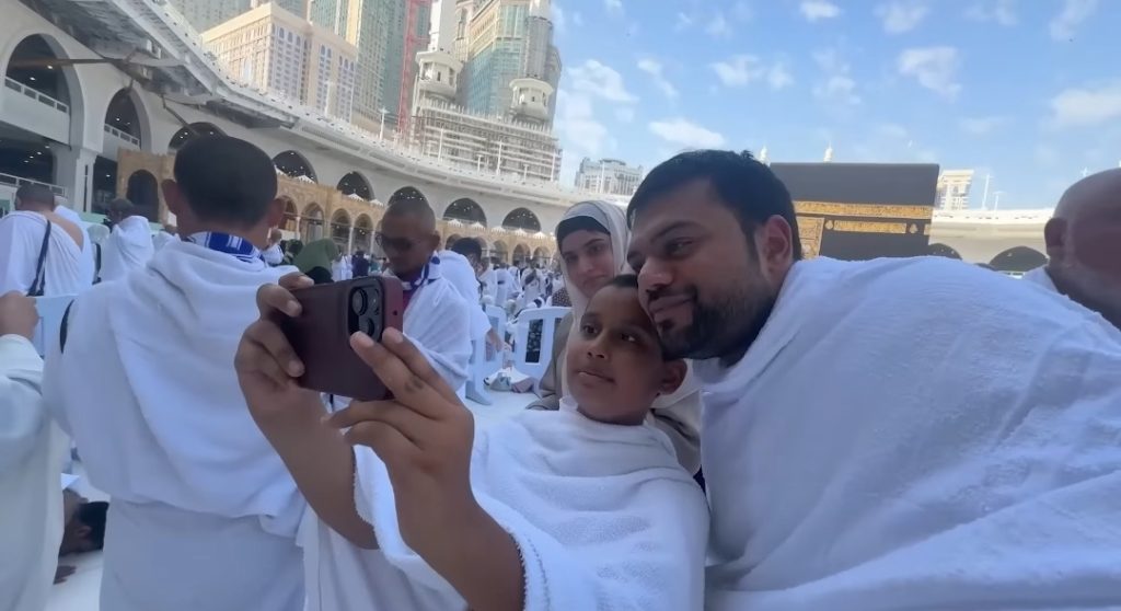 Ducky Bhai Umrah Pictures With Family