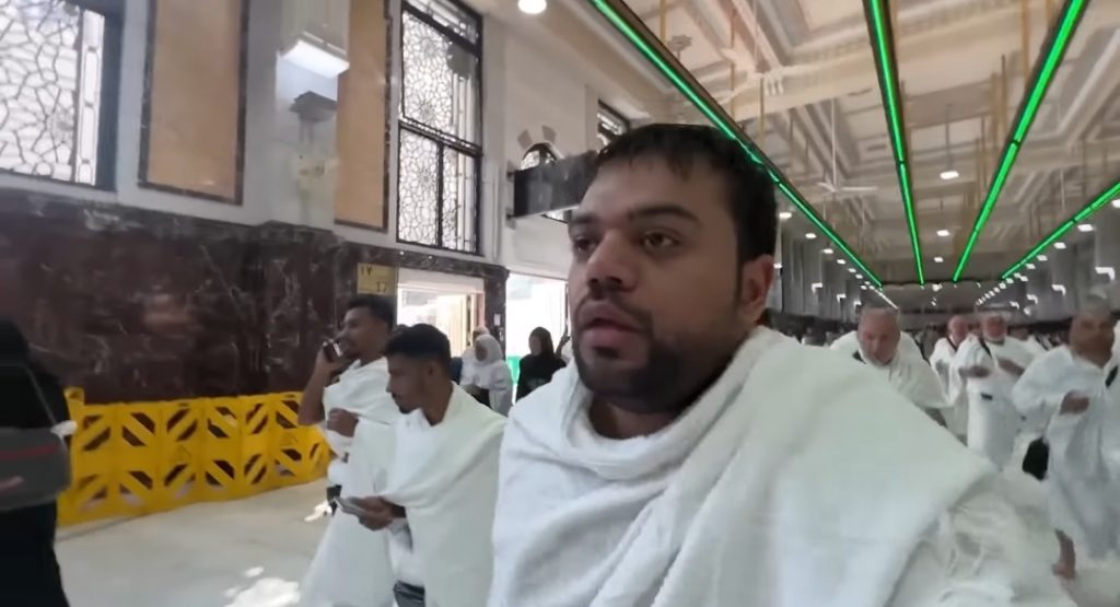 Ducky Bhai Umrah Pictures With Family