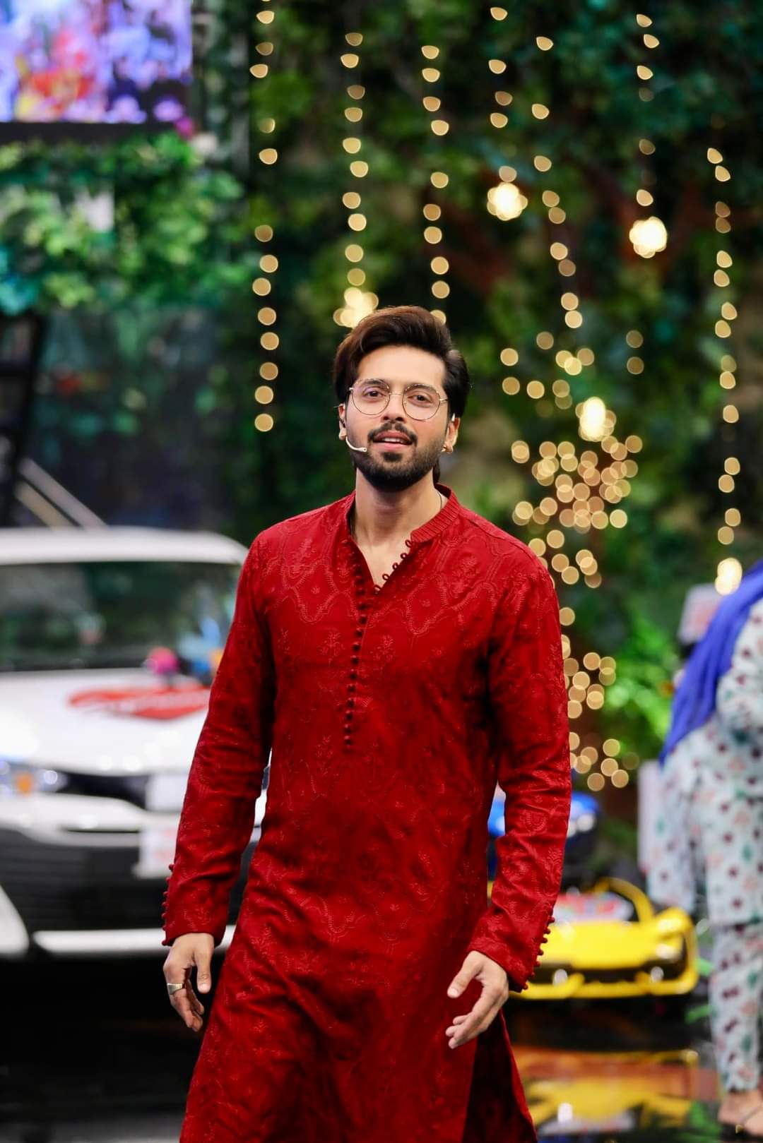 Fahad Mustafa’s Outfits in Jeeto Pakistan Viral on Social Media ...