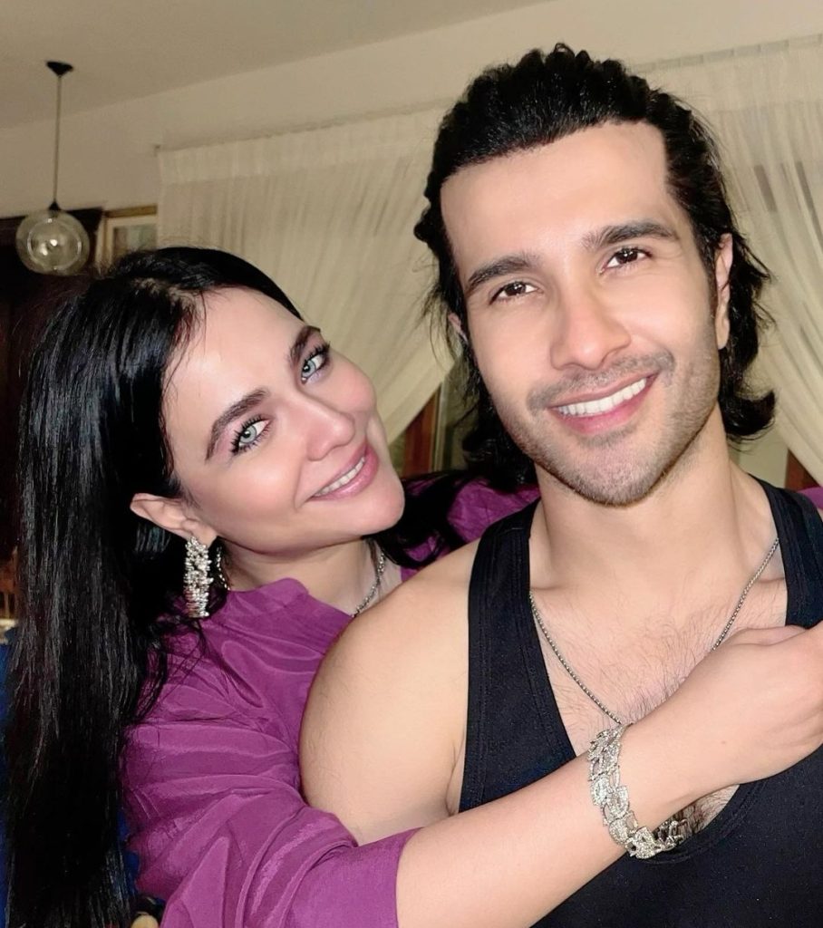 Beautiful Family Pictures Of Feroze Khan