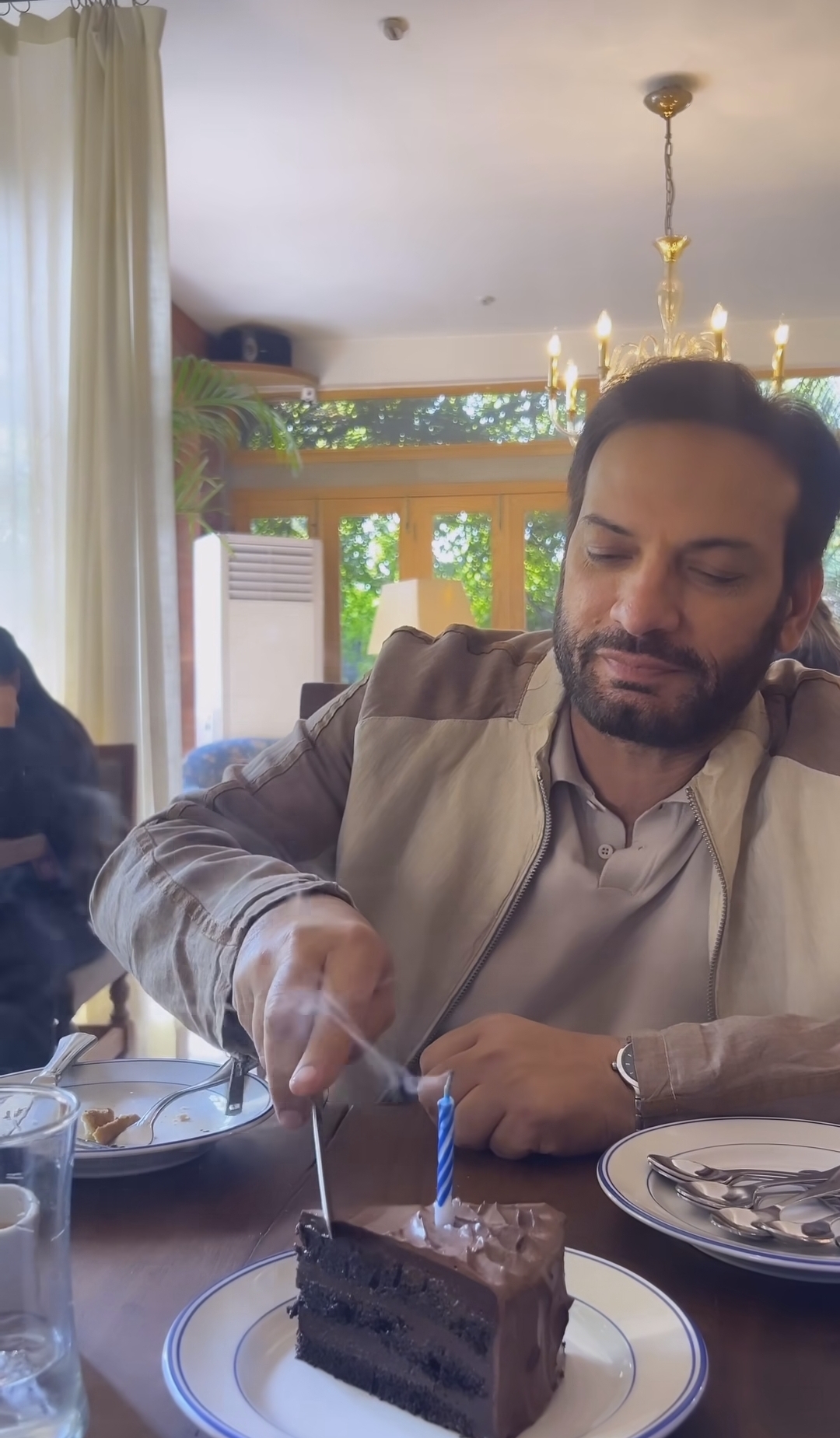 Saleem Sheikh Birthday Celebrations With Family | Reviewit.pk