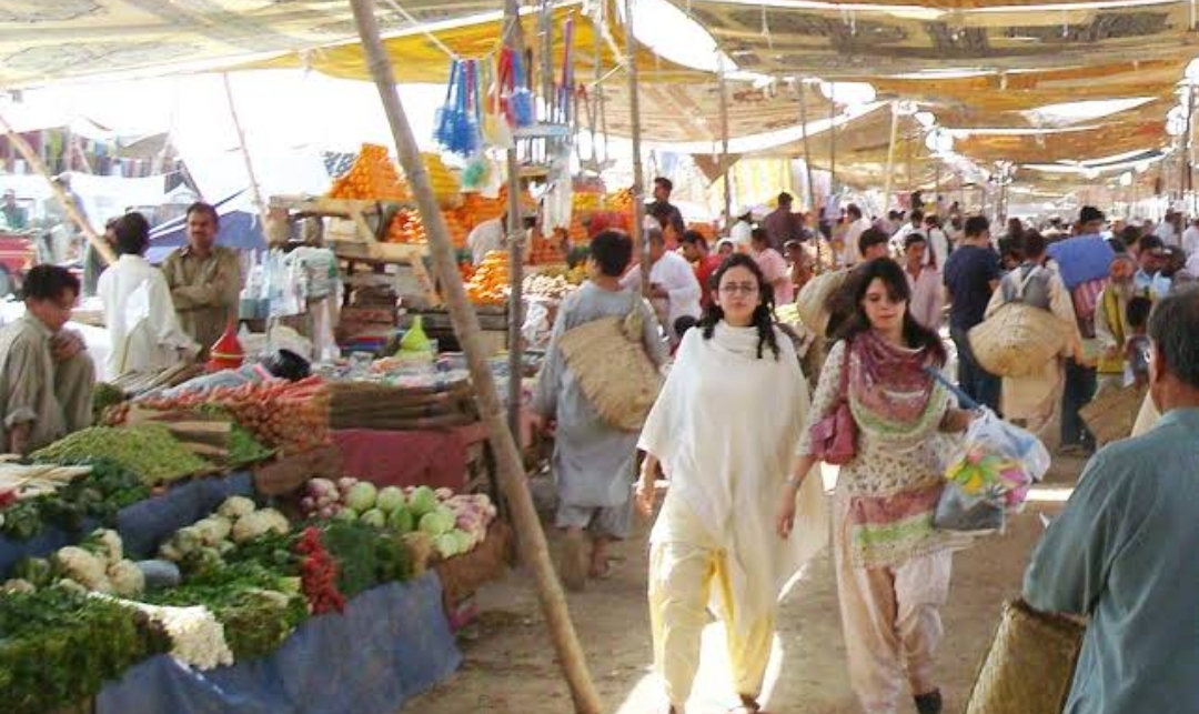 Celebrities' Detailed Visit To Sunday Bazaars Before Ramadan Reviewit.pk