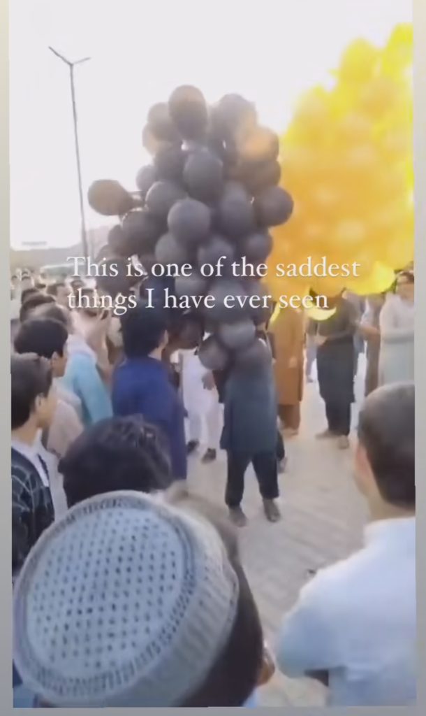 Netizens Enraged With Public For Attacking Poor Balloon Seller