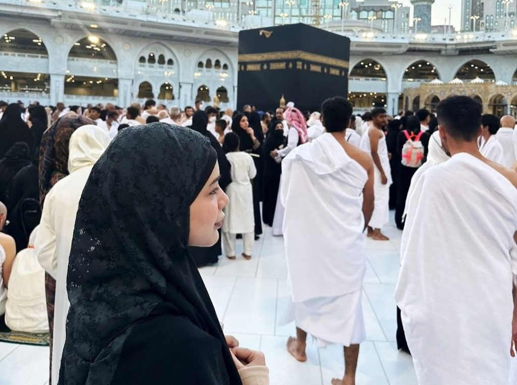 Aima Baig Taunts Netizens After Performing Umrah With Tattoos