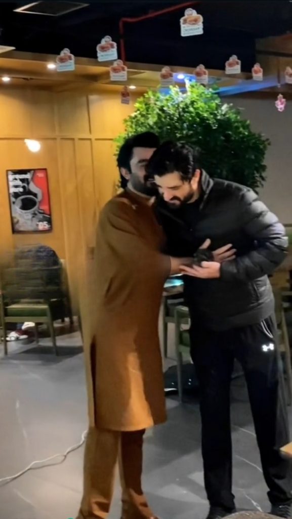 Hamza Ali Abbasi Meets His Lookalike