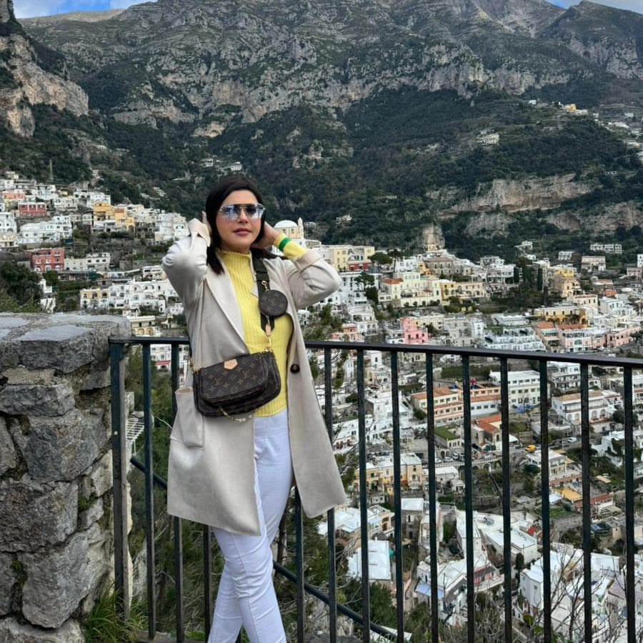 Nida Yasir Vacations With Family In Italy