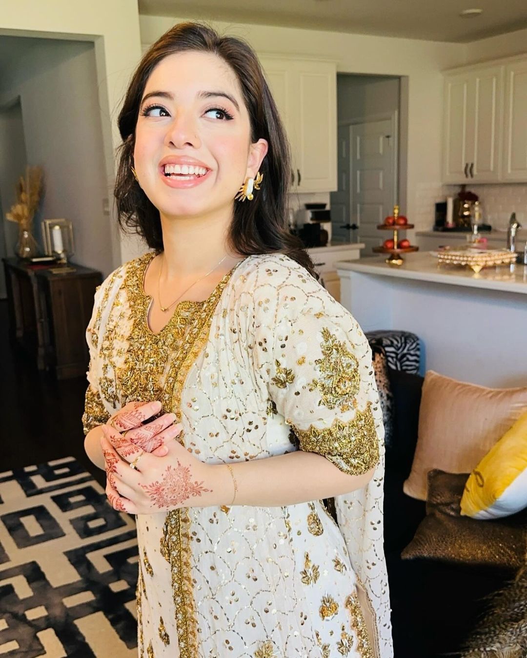 Arisha Razi Spent Eid With Husband in Houston | Reviewit.pk