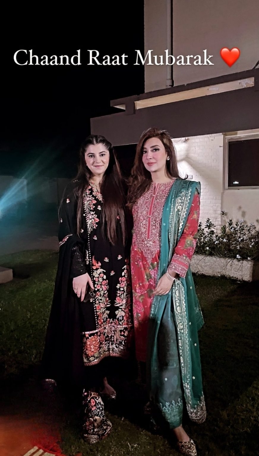 Pakistani Celebrities' Pictures from Chand Raat Celebrations | Reviewit.pk