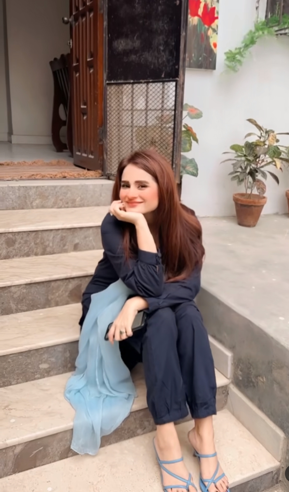 Mehroom Rang Mehroom Cast, Schedule And Timings | Reviewit.pk