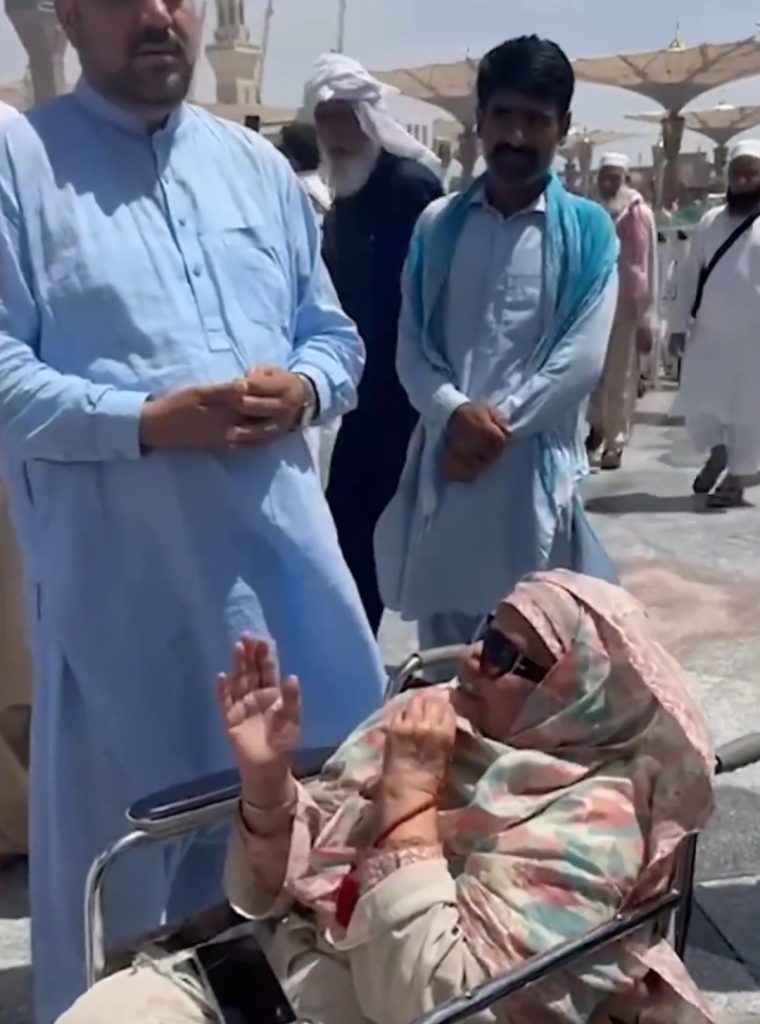 Rahat Fateh Ali Khan's Naat Recitation Video from Madina