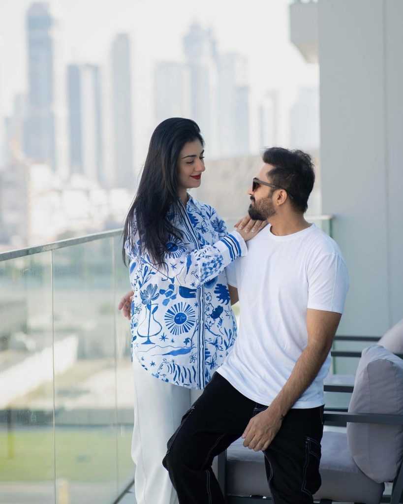 Sarah Khan's Adorable New Clicks With Husband From Dubai