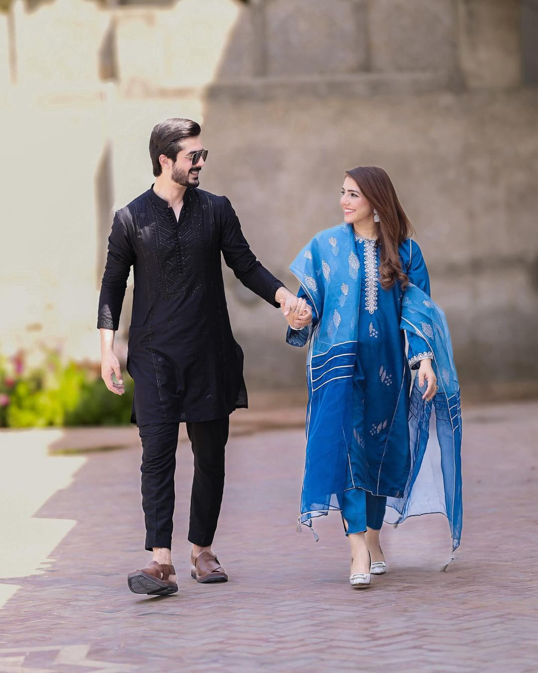 Junaid Niazi Shares Family Clicks From Eid Day 1 | Reviewit.pk