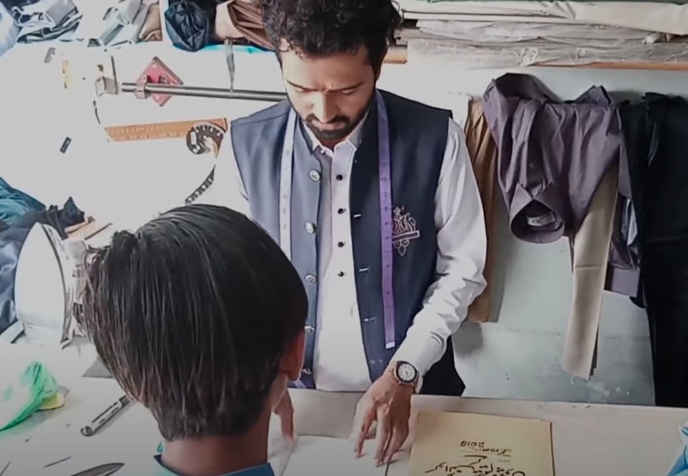Pakistani Tailor's Charity Spirit Wins Hearts