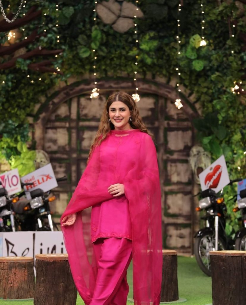 Kubra Khan's Beautiful Dresses From Jeeto Pakistan