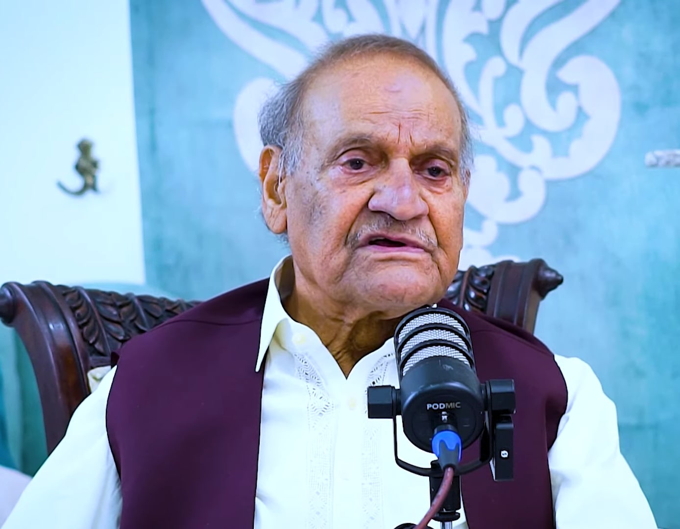 Poet Anwar Masood Emotional Revealing True Story Behind Maa | Reviewit.pk