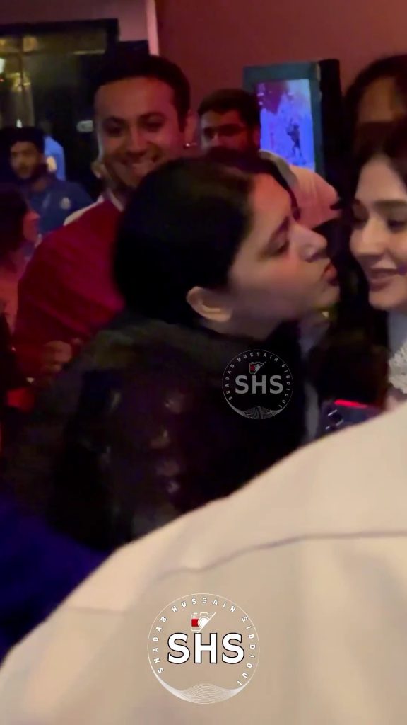 Fan Kisses Durefishan Saleem At Ishq Murshid Premiere