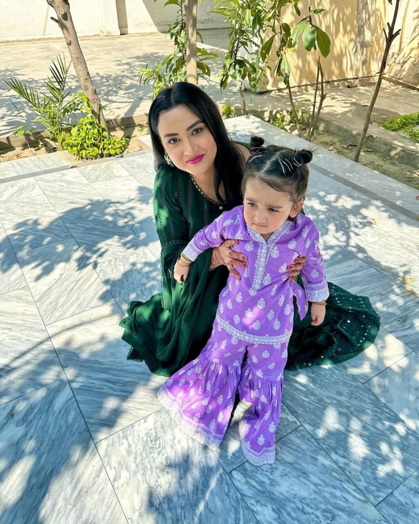 Kiran Tabeir's Cute Dance Video & Pictures With Daughter