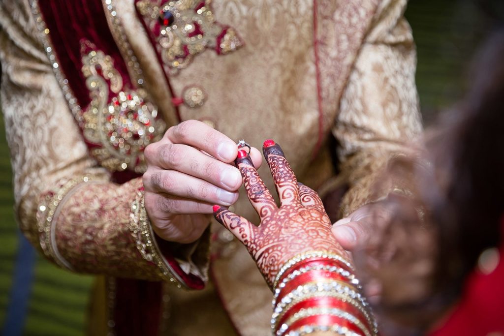 Iftikhar Ahmad Usmani Breaks Into Tears Opposing Love Marriages