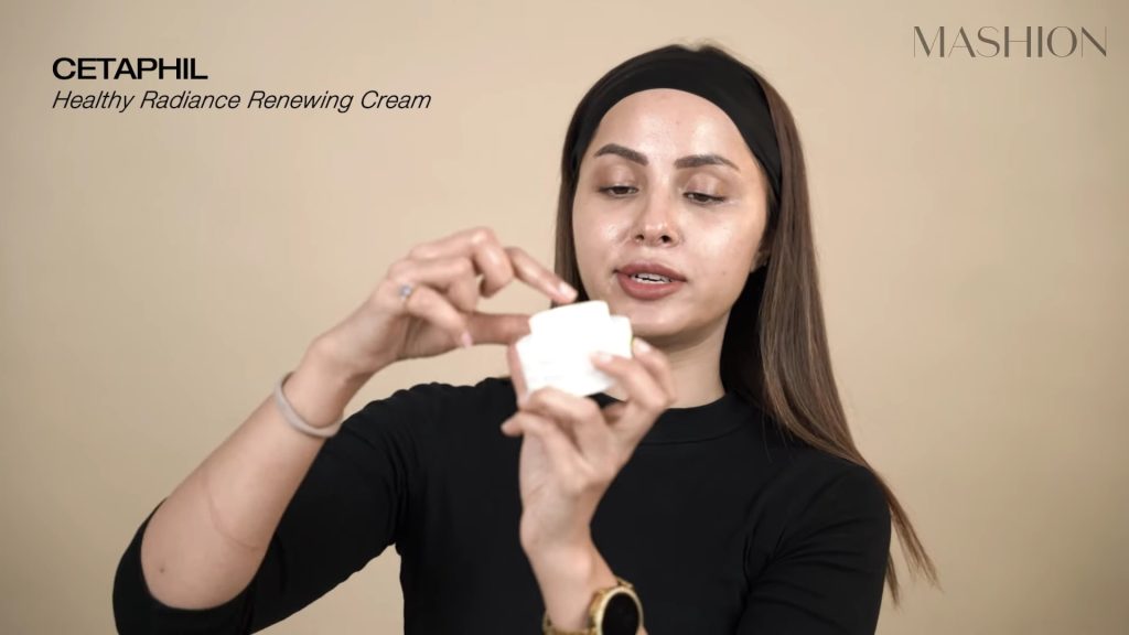 Nimra Khan's Unhygienic Skincare Routine Severely Criticized
