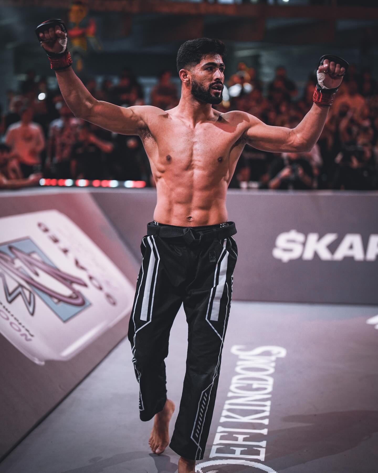 Fighter Shahzaib Rind's Inspiring Journey To The Top | Reviewit.pk