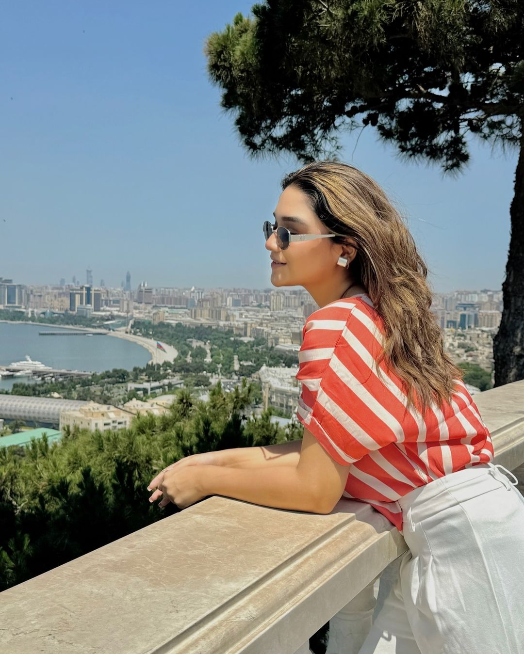 Romaisa Khan's Gorgeous Clicks From Baku, Azerbaijan | Reviewit.pk