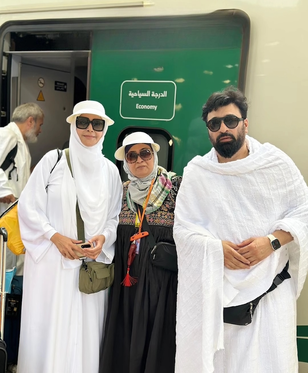 Pakistani Celebrities Performing Hajj 2024 | Reviewit.pk