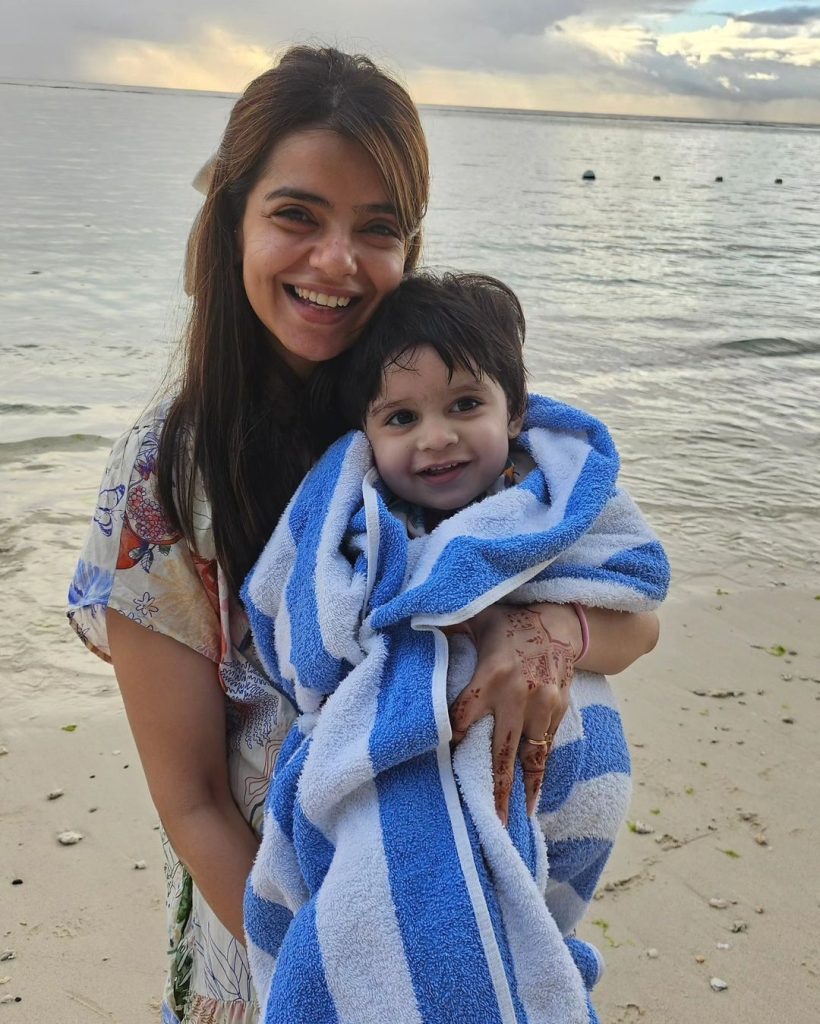 Srha Asgr's Beautiful Vacation In Mauritius With Husband & Son