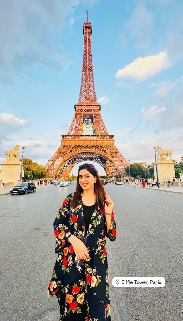 Aroosa Khan Shares Pictures From Eiffel Tower, Paris