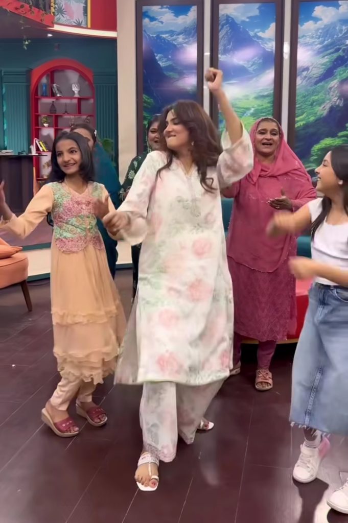 Fiza Ali Schooled after Her Over Dance in Live Show