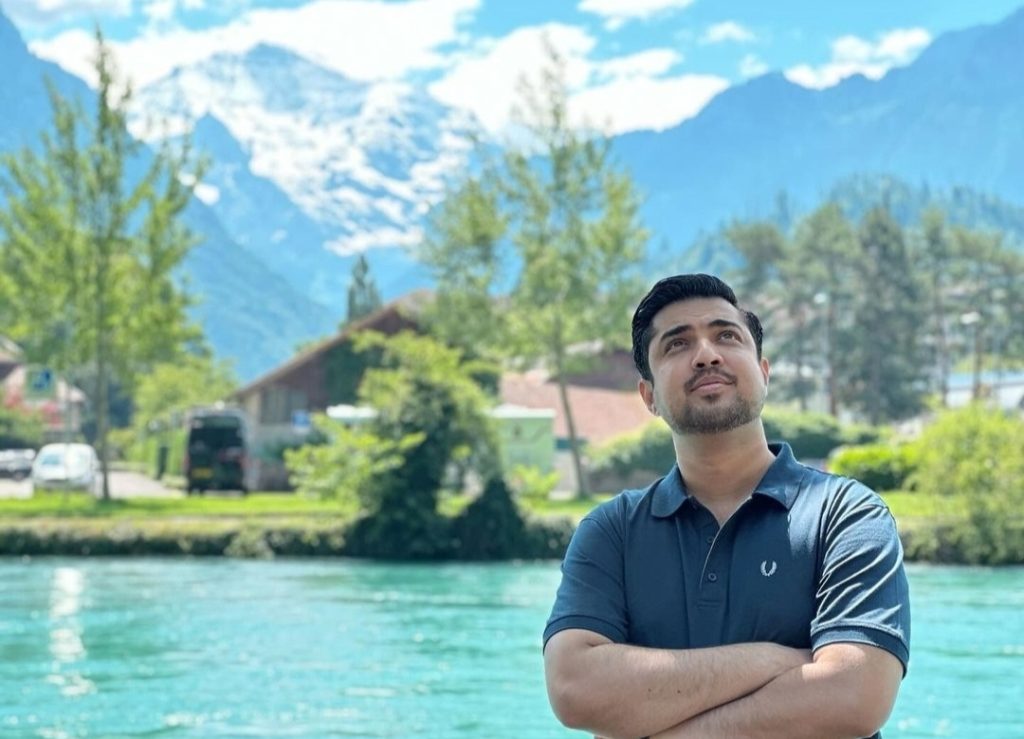 Aroosa Khan & Iqrar Ul Hassan New Pictures From their Europe Vacation