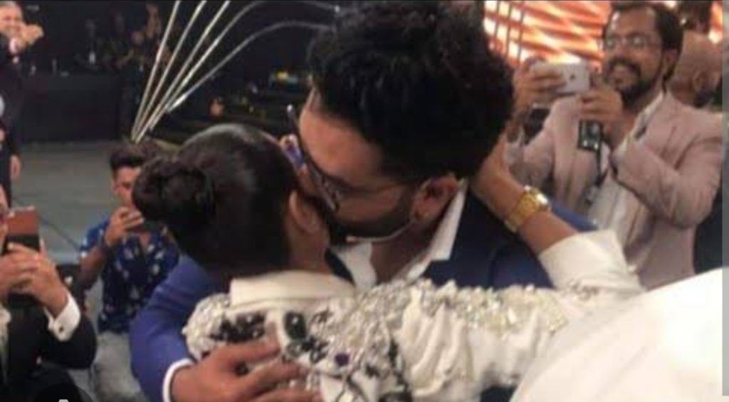 Yasir Hussain about His Proposal Stunt In Lux Style Awards