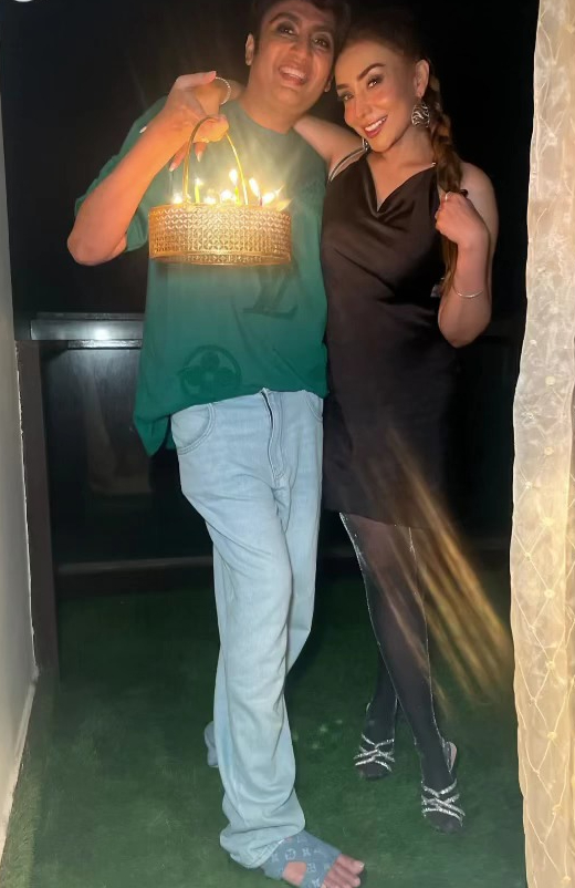 Maira Khan Celebrates Blingy Pre-Birthday With Friends