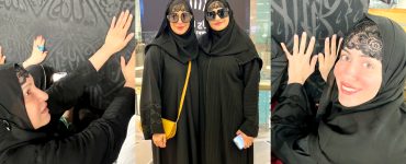Saba Faisal And Sadia Faisal Beautiful Clicks With Kaabah