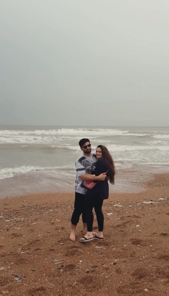 Aiman Khan & Muneeb Butt's Dance Video from Beach