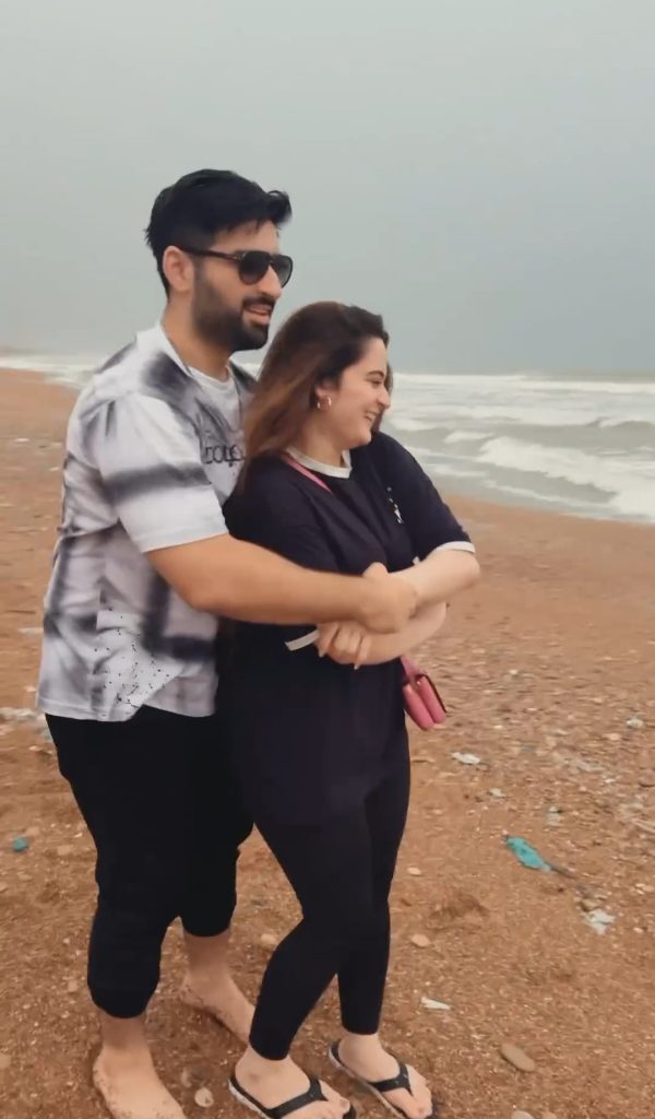 Aiman Khan & Muneeb Butt's Dance Video from Beach