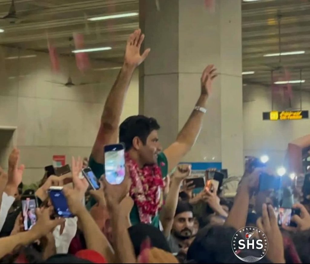 Arshad Nadeem Receives Warm Welcome At Lahore Airport