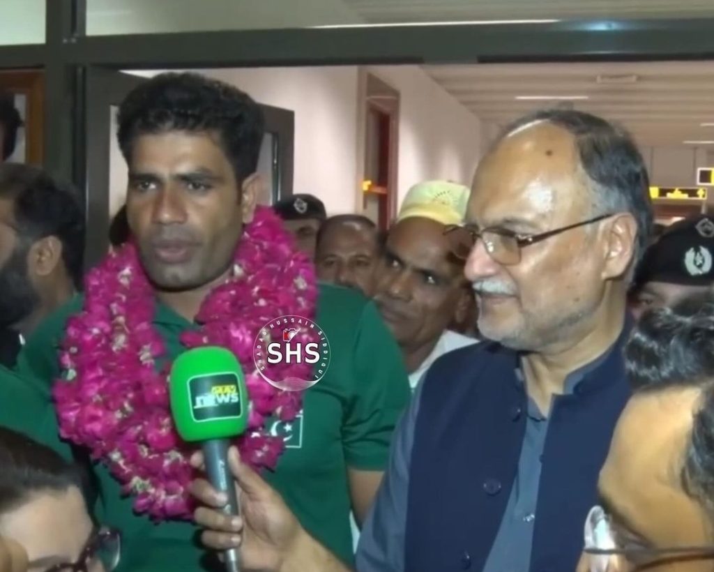 Arshad Nadeem Receives Warm Welcome At Lahore Airport